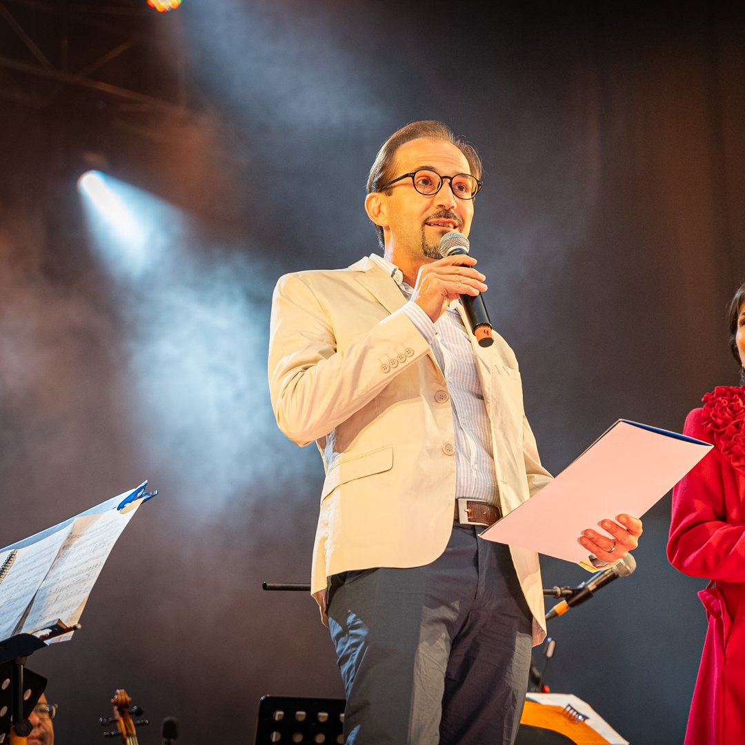 ¡Así vivimos nuestro concierto de Navidad: Voces Migrantes, Sonidos de Fiesta! 🎉🎄🎻🎶
En el marco del #DíaDelMigrante celebramos junto a más de 400 asistentes a ritmo de pachanga, villancicos y aguinaldos los vínculos culturales y de hermandad que unen a Perú 🇵🇪 y Venezuela 🇻🇪.
