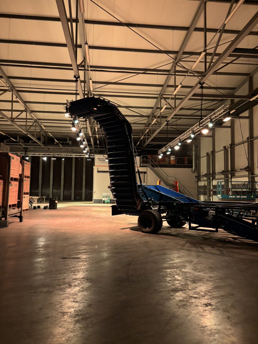 Joost Litjens (@litjensjoost) on Twitter photo Het begin is er verlichting bar opbouwen voor de Bioteelt en techniek beurs . Heeft u al kaarten ? Bestel ze snel op Bejo.nl <a href="/herder_c/">ChristoffeldenHerder</a> <a href="/broer/">Martin Broer</a> <a href="/BejoBenelux/">Bejo Benelux</a> <a href="/DeGrootenSlot/">De Groot en Slot</a> Het begin is er verlichting bar opbouwen voor de Bioteelt en techniek beurs . Heeft u al kaarten ? Bestel ze snel op Bejo.nl <a href="/herder_c/">ChristoffeldenHerder</a> <a href="/broer/">Martin Broer</a> <a href="/BejoBenelux/">Bejo Benelux</a> <a href="/DeGrootenSlot/">De Groot en Slot</a>