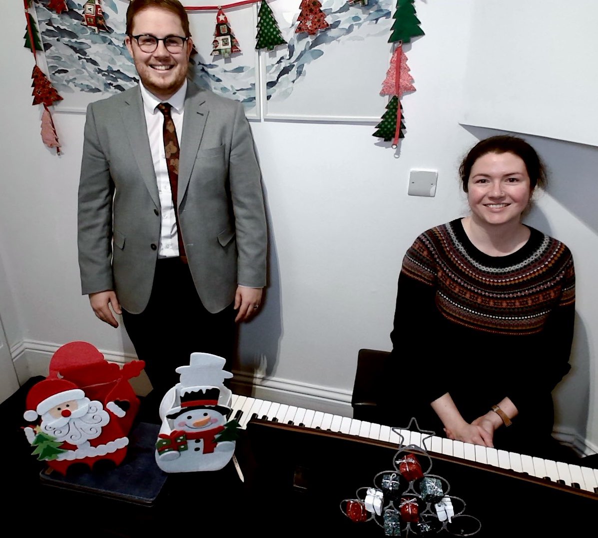 Rachel Fright (@rachelfright) on Twitter photo Ed Robinson and I did some Christmassy Zoom concerts today, reaching about 150 schools. It was amazing to think about how many children were listening, and we had some great questions about our lives in music via the chat. Thanks to <a href="/LiveMusicNowUK/">Live Music Now</a> for making it all possible. Ed Robinson and I did some Christmassy Zoom concerts today, reaching about 150 schools. It was amazing to think about how many children were listening, and we had some great questions about our lives in music via the chat. Thanks to <a href="/LiveMusicNowUK/">Live Music Now</a> for making it all possible.