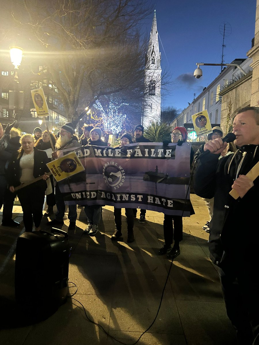 Members of DLWelcomes joined Travellers and allies outside DL County Council offices to support the demand for Traveller Housing &amp; object to the removal of previously agreed Traveller accommodation sites from the new Traveller Accommodation Prog.
#TravellerRights #HousingForAll