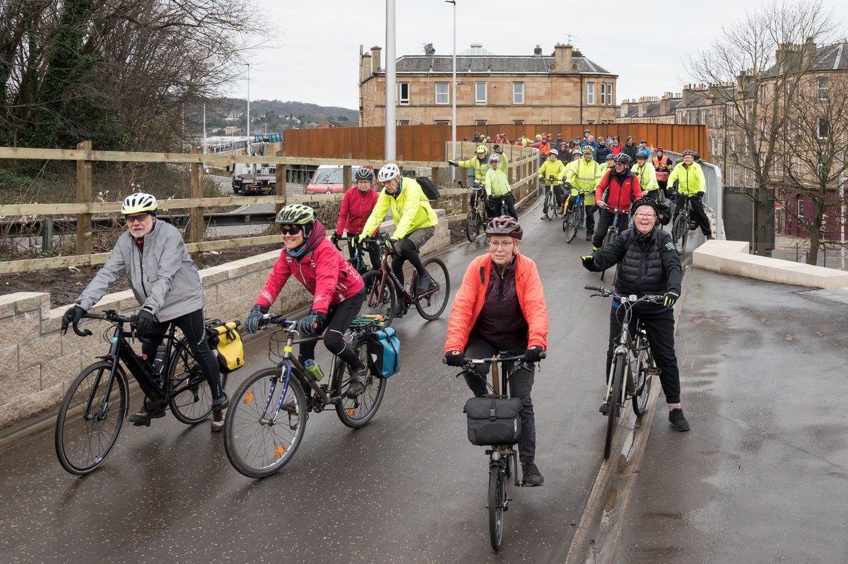 Edinburgh_CC's tweet image. Roseburn to Union Canal is officially open! 

@cllr_jenkinson was joined by @FionaHyslop and @SustransScot alongside local schoolchildren and representatives of the Dalry community at the launch today🚲🚶🧑‍🦽

Find out more on our website: edinburgh.gov.uk/news/article/1…