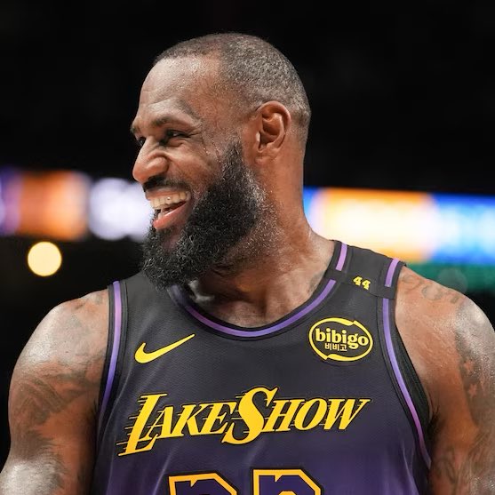 LegionHoops's tweet photo. Stephon Marbury on LeBron James:

“I never seen Jordan or Kobe shoot an airball at the free throw line. Have you?… He shouldn't even be mentioned in the same breath as Michael Jordan.”

(via @WhistleSports) https://t.co/vSqdfnB7uI