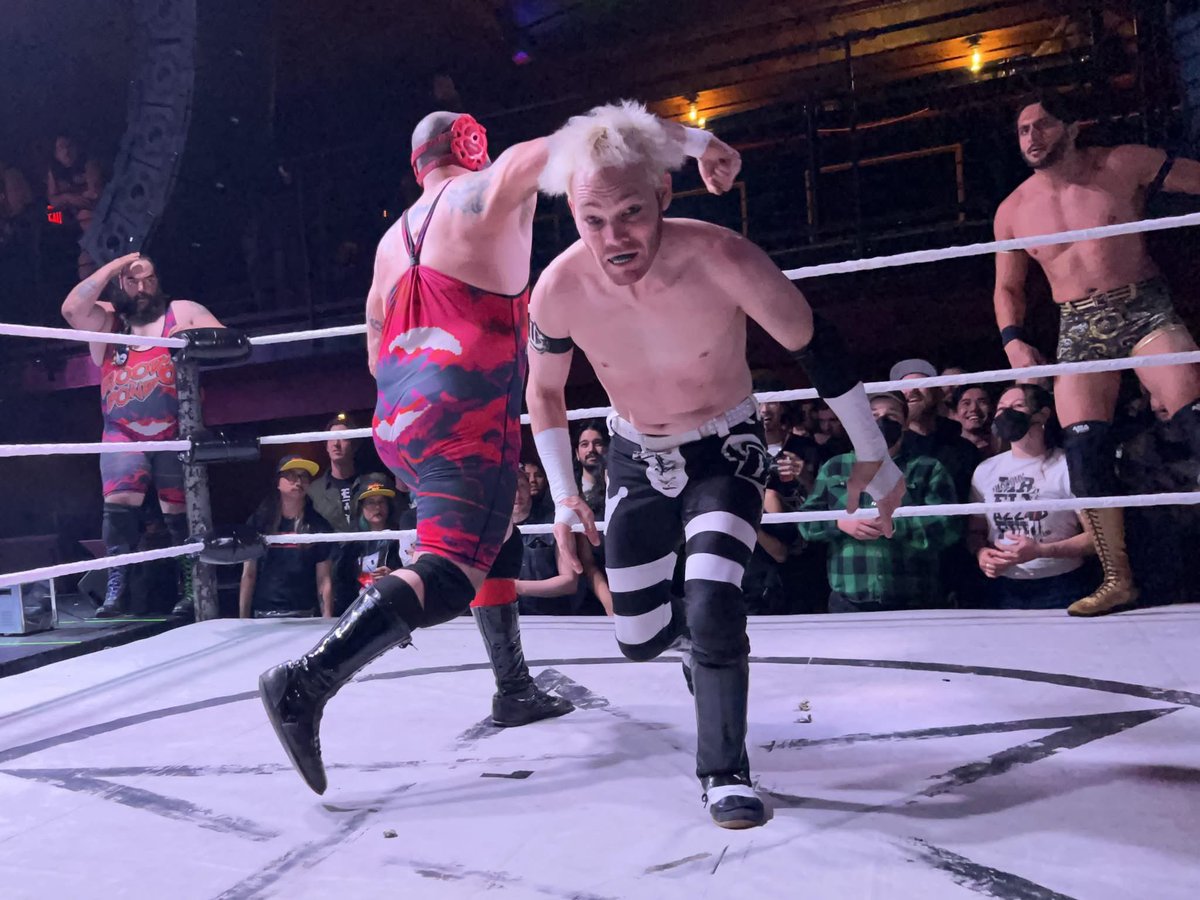 KilljoyDesigns's tweet photo. Stepping into Monday like @D_Torch https://t.co/nbWZmR4iXy