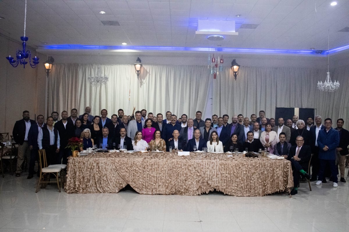 CANACINTRA_Trc's tweet photo. ¡Celebración de un año de logros compartidos!🎄✨

Nuestra Reunión Navideña de Socios Canacintra Torreón fue el espacio para agradecer y reconocer los avances que logramos juntos este año en la industria. https://t.co/dMuGMtnAuQ