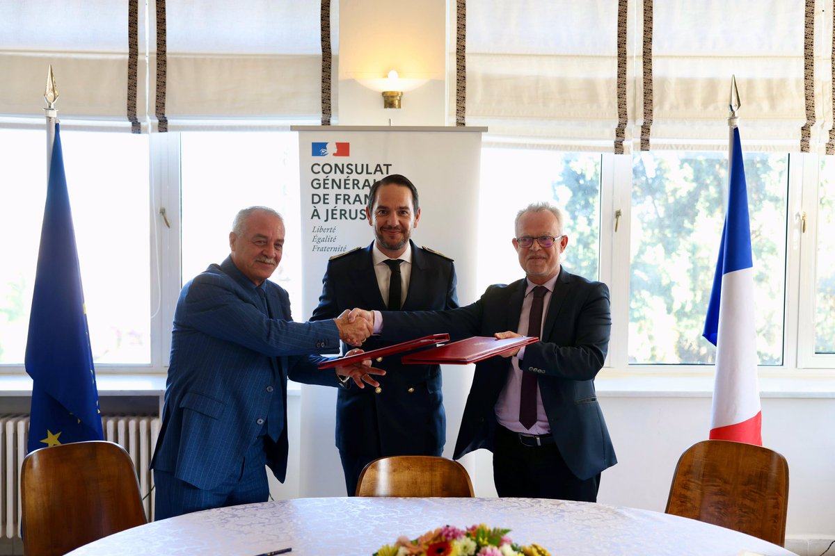 AFD_MidEast's tweet photo. 🧵| La 🇫🇷 et l’🇪🇺 appuient via @AFD_France le développement et l’efficacité énergétique de l’Hôpital Saint Joseph 🏥 à Jérusalem-Est : une avancée majeure pour la santé, l’éducation et le climat 🌍en Palestine🇯🇴! 
#TeamEurope #Globalgetaway https://t.co/wOc3COJUl2