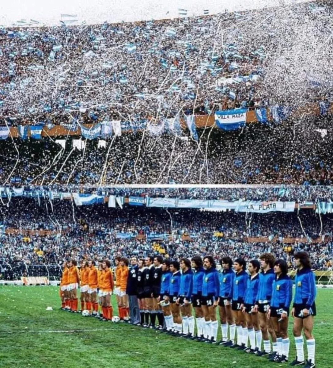 Netherlands1978's tweet photo. What an experience.
And then 1-1 after 90 minutes.
#WorldCup78 https://t.co/erJFb7gb6u