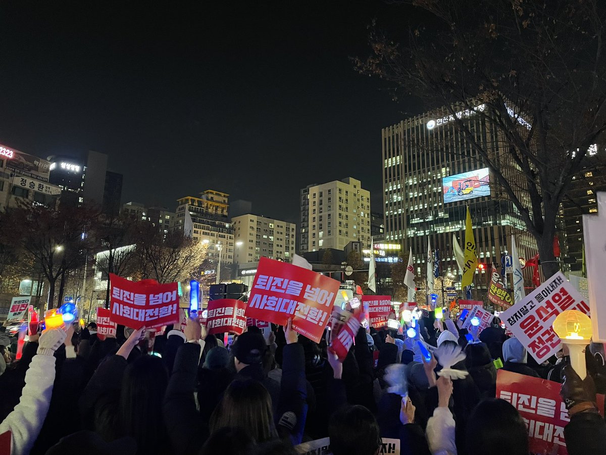 마감하다가 연대하고 왔습니다. 우리 모두의 소중한 일상의 회복을 원합니다.🕯️