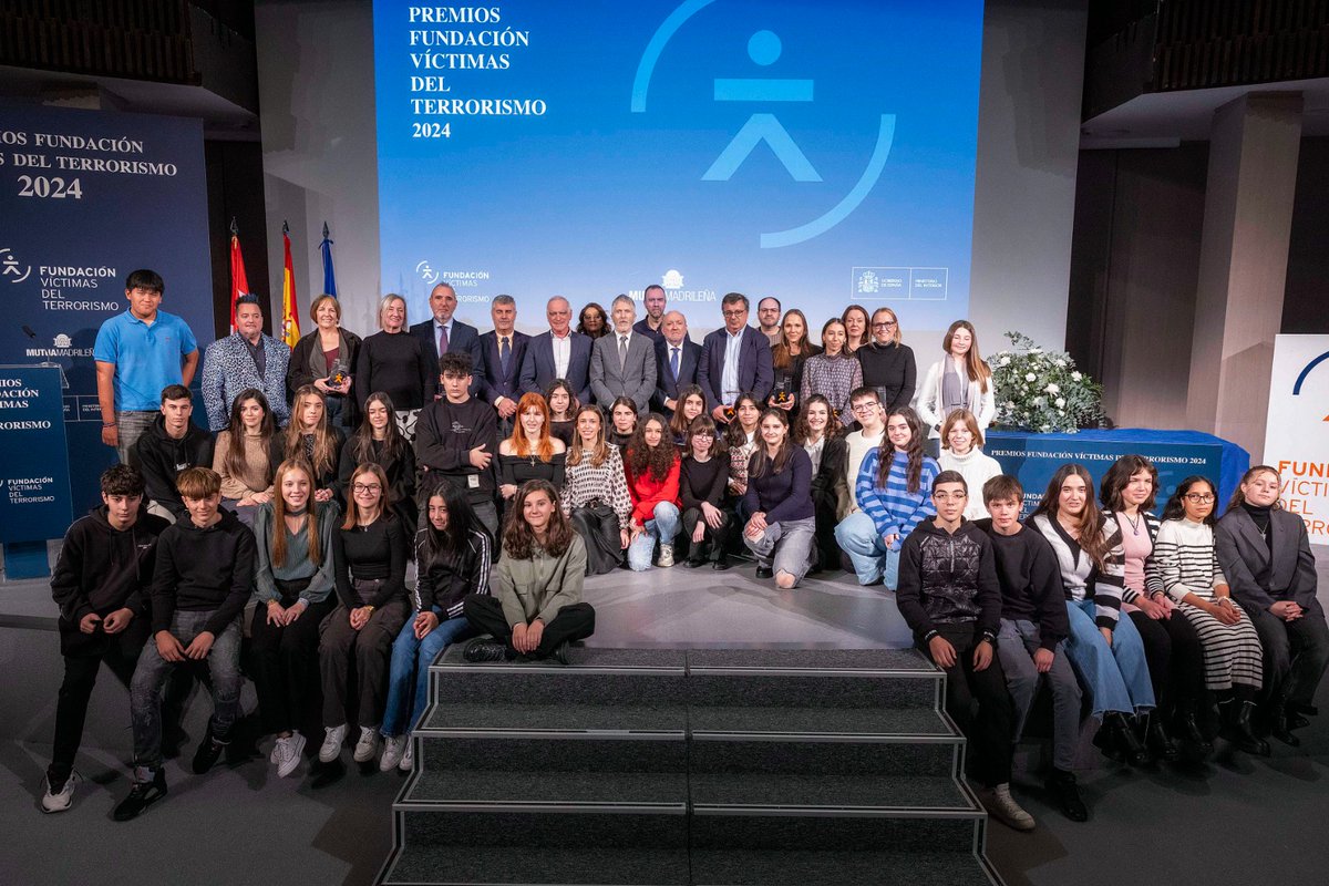 Grande-Marlaska asiste a la entrega de los Premios de la <a href="/_FundacionVT/">FundaciónVT</a>:

🔵 Premio Derechos Humanos Adolfo Suárez: Centro de Inteligencia contra el Terrorismo y Crimen Organizado #CITCO
🟢 Periodismo: <a href="/EFEnoticias/">EFE Noticias</a>
🟡 Mención especial: Enrique Ullibarriarana
🔴 Premios escolares