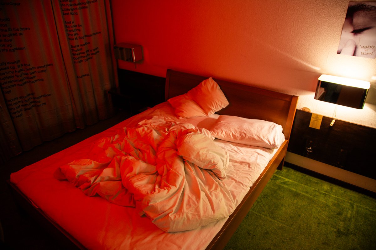 🏳️‍🌈 The exhibition ‘Heartbreak Hotel,’ implemented by CEL Kosova and curated by Simon Kurtin and Bjeshkë Guri, opened amidst strong emotions. For the three days it was open, the exhibition served as an intimate but not personal space, a metaphor for queer existence.