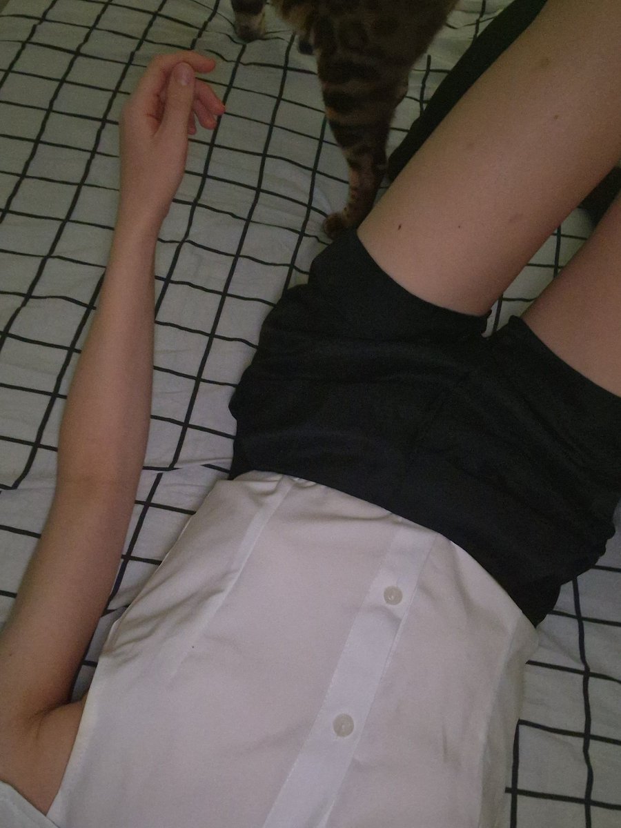 кексик очень хотел влезть в кадр, ну оочеень