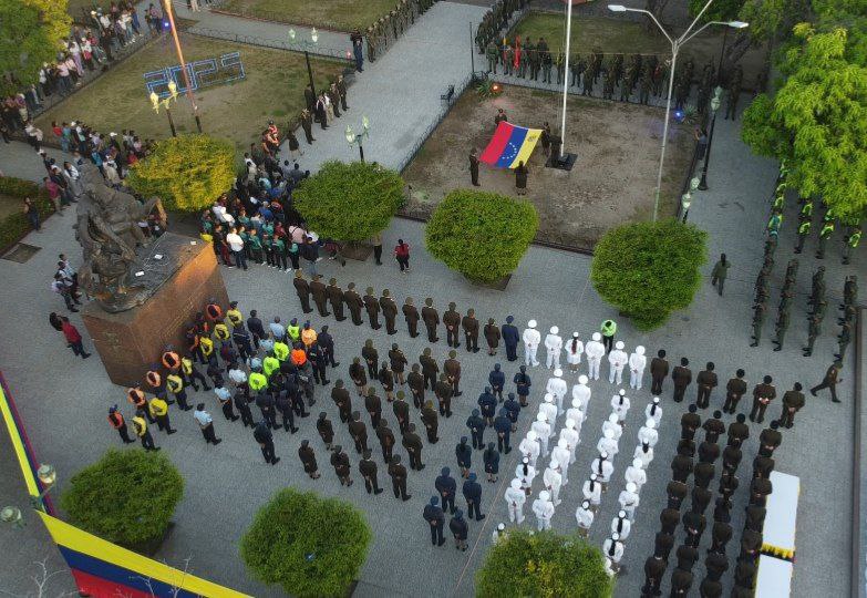 Amazonas63ZODI's tweet photo. Los guardianes de la patria al sur del orinoco celebran el centenario de la fundación de la ciudad de puerto ayacucho y centenario de la batalla de ayacucho...!!! 
Feliz cumpleaños para la ciudad más joven del país...!!! https://t.co/qJ5dLQdt0T