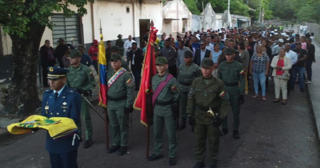 Amazonas63ZODI's tweet photo. Los guardianes de la patria al sur del orinoco celebran el centenario de la fundación de la ciudad de puerto ayacucho y centenario de la batalla de ayacucho...!!! 
Feliz cumpleaños para la ciudad más joven del país...!!! https://t.co/qJ5dLQdt0T