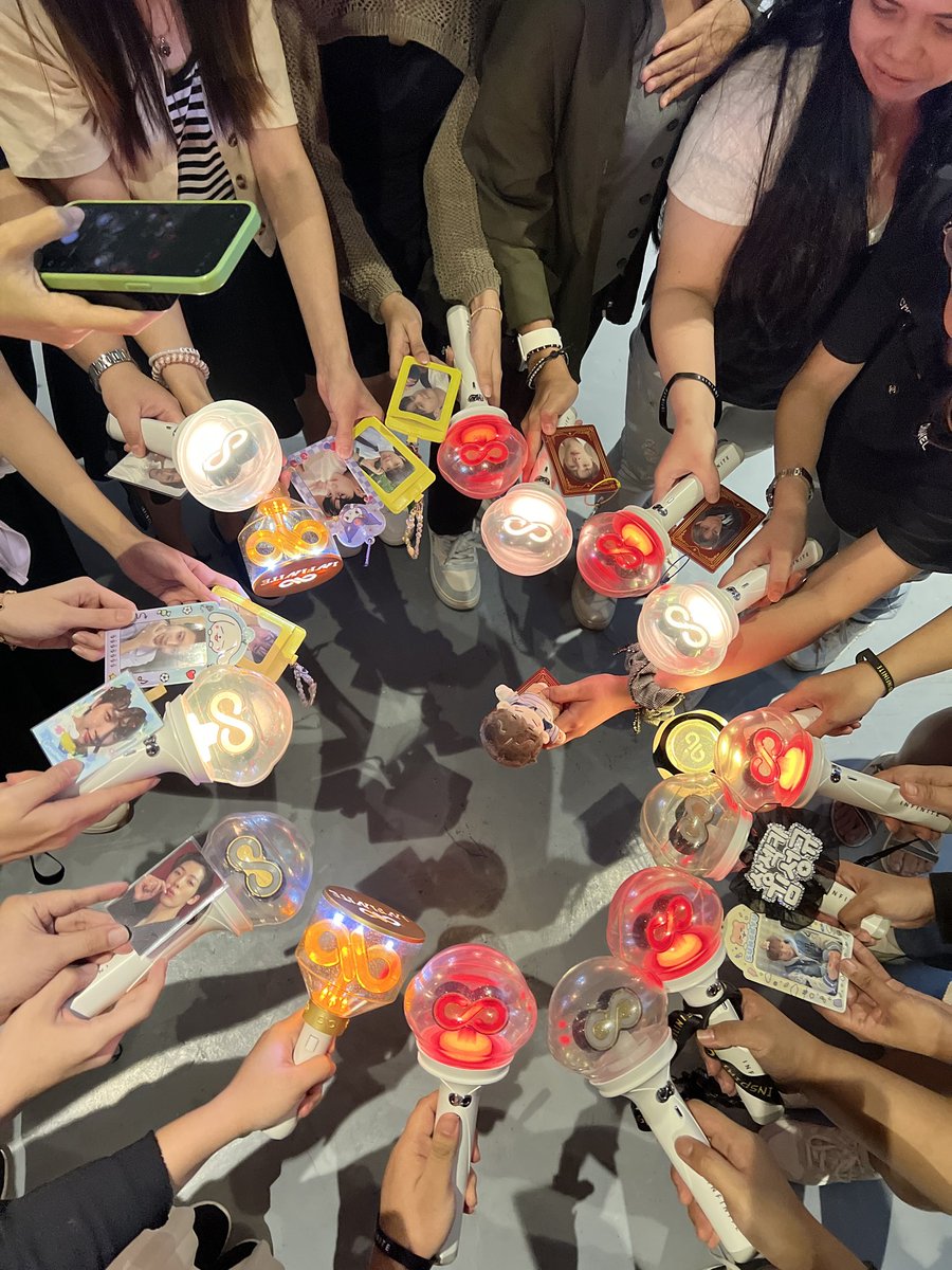 ifntwoohyunie's tweet photo. It's always the best time, when we're together (INFINITE &amp; INSPIRITS) 🇵🇭🥹💛

We are so proud of you, @IFNT_Official_ ✨️ https://t.co/hWueuxBM0v