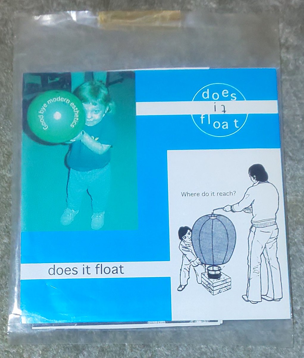 110TDC's tweet photo. Nowplaying→does it float
先日、メンバーにひさしぶりに会ったので。この音源もリアルに20年前だw 出会った頃は皆大学生だったもんな… 20年経つけど色褪せない。『Useless time』と『p.p』はやはり名曲だな。 #doesitfloat https://t.co/slGYyJ6lno