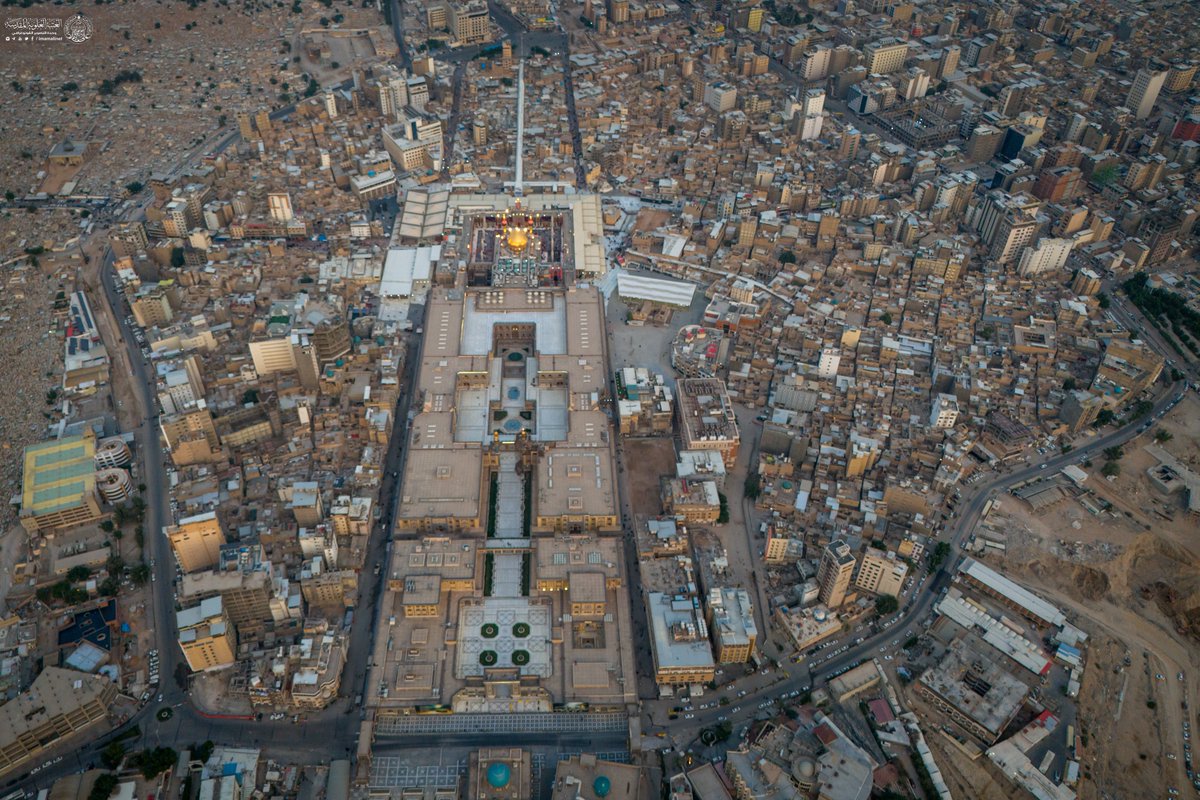 إذا قِيلَ ما هذا النهارُ فإنَّهُ
ضِياءُ عليٍّ في الغريِّ مُنيرُ