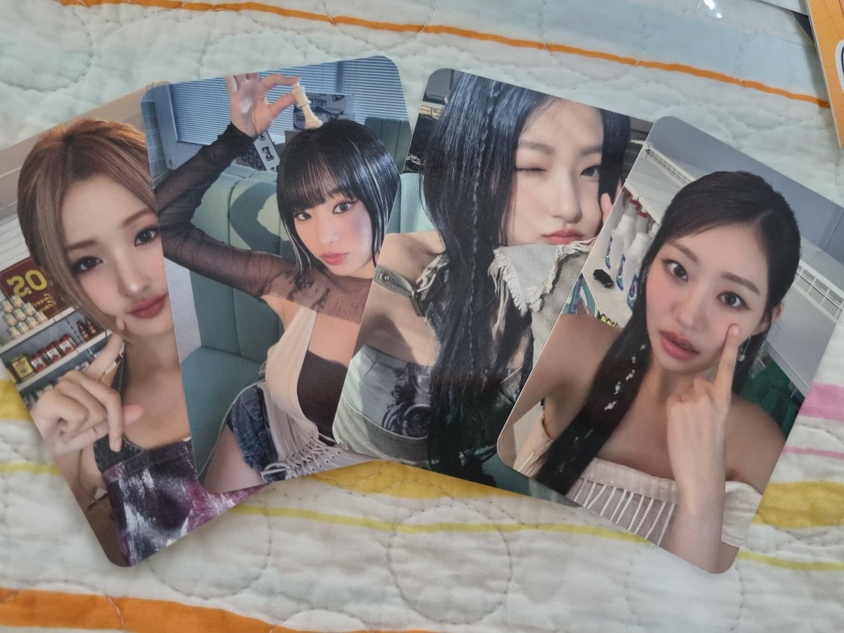 Gurae012's tweet photo. 키스오브라이프 키오프 콘서트 키씨로드 입장포카 키씨존포카 포토카드 무신사 늑대키링 포카 5만원 특전 포카 양도 판매

1, 2 : 1set 4.5
3: all(poca3, keyring 1) 9.5

배송비 별도( 0.18~)

쥴리 나띠 벨 하늘 키오프 포카리스트 콜라보 앨범 스티키 kiss of life kiof

구매확정시 영상 인증 https://t.co/grHx4N7ypp