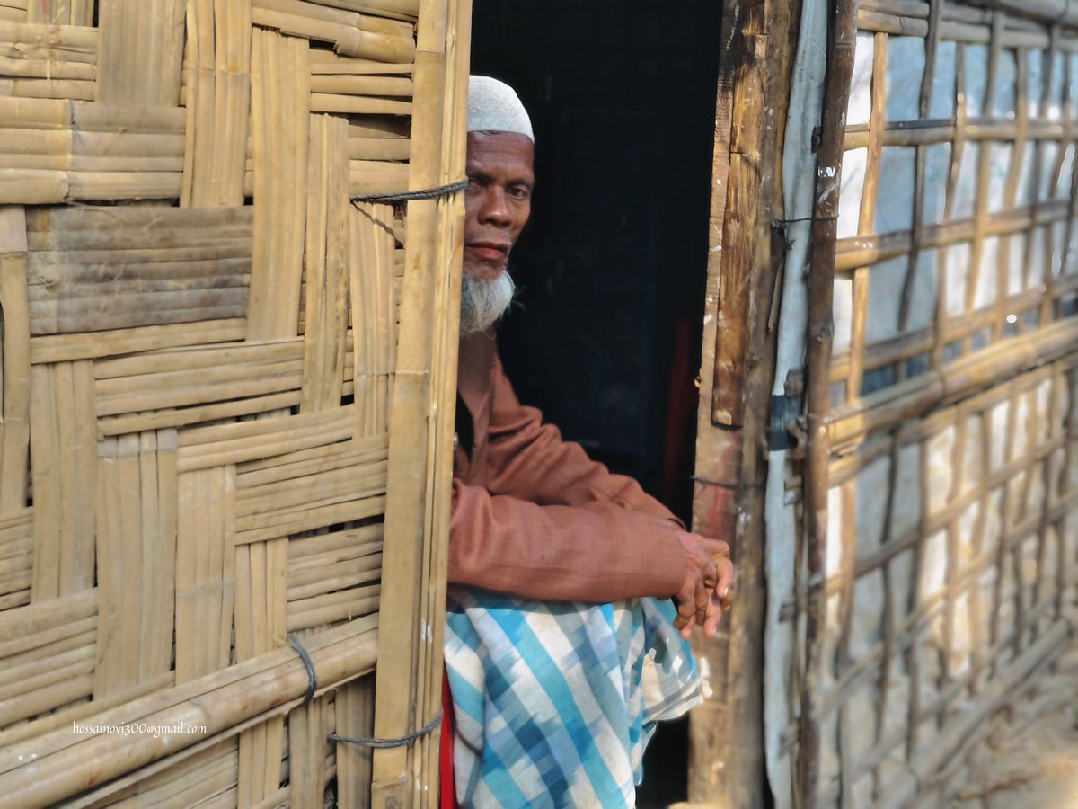 mdhossain5101's tweet photo. Brief story ~
A Rohingya elderly man sitting in front of his shelter and made his way to Bangladesh to escape the recent genocide happening in Arakan State.
#documentary #rohingyaphotography #genocide #RohingyaCrisis #rohingyaneedprotection https://t.co/TaVfHaLBt3