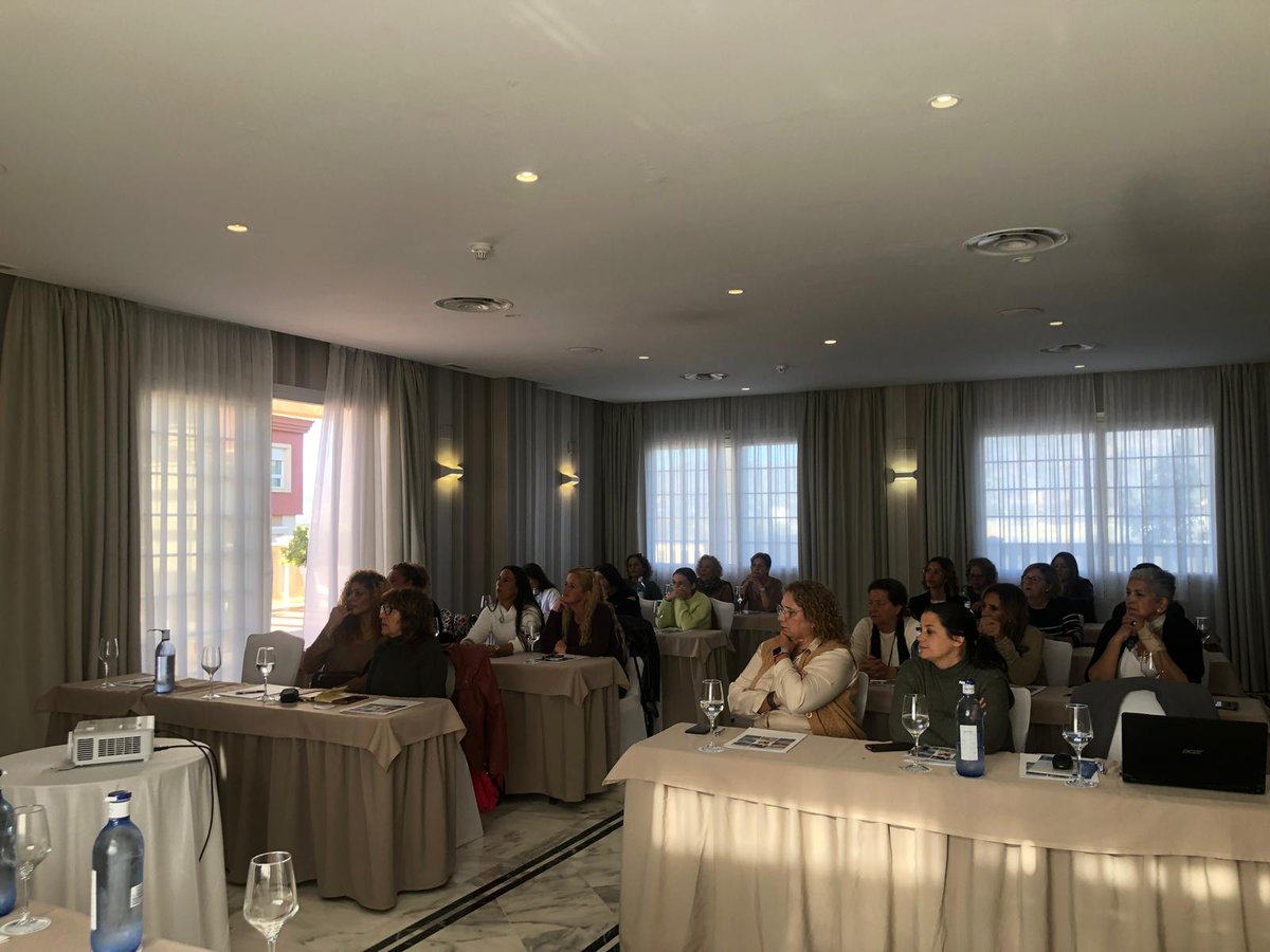 andmupes's tweet photo. Durante las Jornadas AndMuPes celebradas en Motril pudimos conocer los medios sociales desde una perspectiva estratégico y cómo generar oportunidades con @redcompetitiva

https://t.co/tHRPRFbySy
#AndMuPes #Pescamujeres #Pesca #mujer #sectorpesquero https://t.co/Tocf8vuEc7