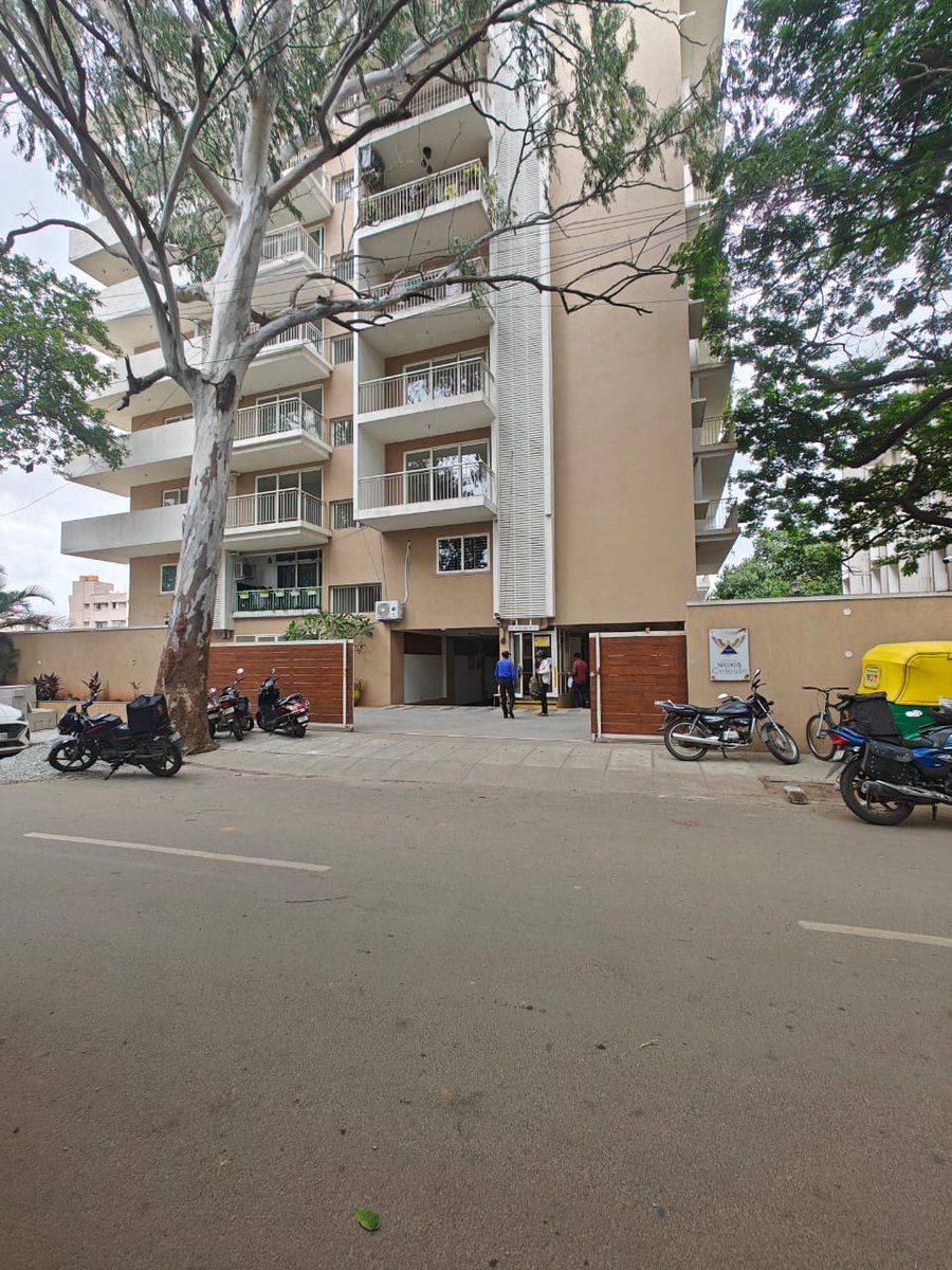 PropertyAucton's tweet photo. Property Available for SALE/AUCTION:
Borrower Name: M elanchezhiyan
Property Type: Residential Flat
City: Bangalore, Karnataka
Area: 2128 Sq. Ft.
RP: Rs. 1.4 Cr Only
More Details: https://t.co/3iFzo8GlTJ
Call: +91-9152219751/9738931789
#propertyauction #bankauction #onlineauction https://t.co/KRUzjveBDV