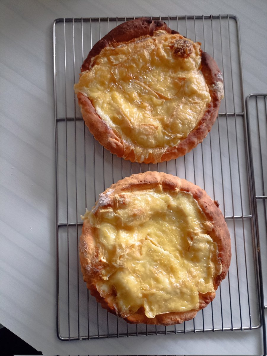 DACSthelle's tweet photo. Réalisation de flamiches au maroilles par les 3eme segpa du @ClgThelle en atelier HAS. #segpa #cuisine #HAS #acamiens https://t.co/8GoClZ2o7B