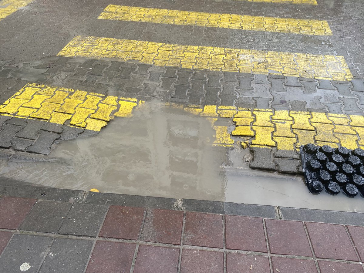 tanertem1's tweet photo. @Maski_Manisa Muradiye istasyon caddesi pazar yeri karşısı logar kaç gündür tıkalı. Bi ilgilenseniz iyi olacak https://t.co/N9qbUa2apv