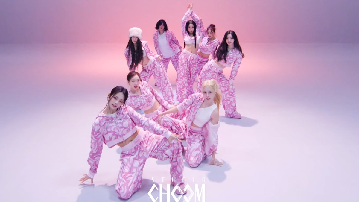 godmitzu's tweet photo. THIS IS TWICE'S FIRST TIME ON STUDIO CHOOM WITH ALL NINE MEMBERS WE'RE SO BACK https://t.co/zT8qZ7bHsd