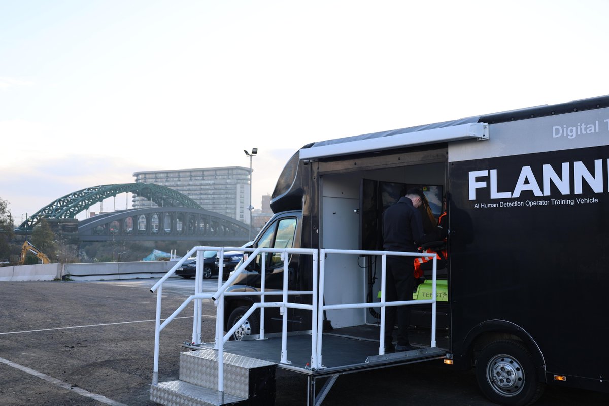 FlanneryPlant's tweet photo. Supporting Safety and Innovation!🦺👷🏻♂️
Flannery Plant Hire was delighted to support the VolkerStevin Safety Stand Down Day at the Sunderland Pedestrian Installation Project!
#FlanneryPlantHire #Safety #Innovation #SimulatorTraining #operate #PlantHireUK https://t.co/JJlDC27D7O