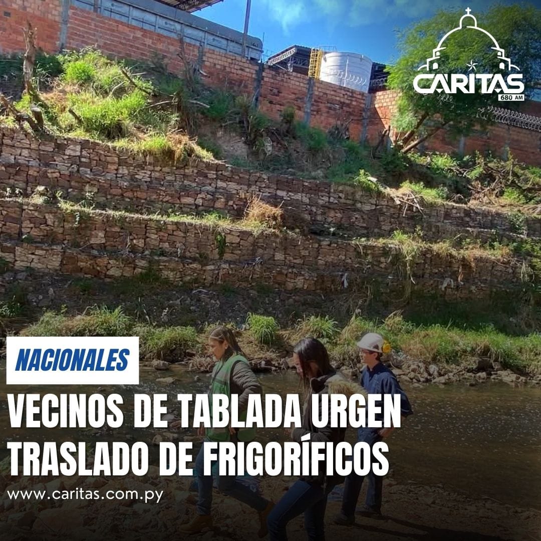 680CARITAS's tweet photo. #CafeyNoticias 🗞☕️| Vecinos de Tablada piden iniciar cuanto antes traslado de frigoríficos

🔹️Alfredo Moreno, de la Comisión Vecinal del barrio Virgen de Fátima II, explicó que tres comisiones vecinales de la zona de Tablada Nueva de Asunción están trabajando para impulsar la aprobación de la ordenanza que exigirá a las industrias frigoríficas abandonar dicho territorio en un periodo máximo de 5 años.

🔹️Moreno señaló que están en el entendimiento de que no se pueden retirar los frigoríficos en un periodo más corto, pero creen que sería un avance importante comenzar a mudar las áreas de faenamiento, que son responsables del olor nauseabundo que padecen los habitantes.

🔹️Hoy, a las 10:00, se leyó un comunicado a la opinión pública para concientizar sobre la situación que sufren los vecinos y pedir el apoyo de la ciudadanía, ya que el retiro de los frigoríficos, además de mejorar la salubridad del ambiente, impulsará la Costanera Norte como lugar de inversiones.

🔴 #CaféyNoticias con @Carlosmperalta 
📲 0976 680 680
📻 #680AM