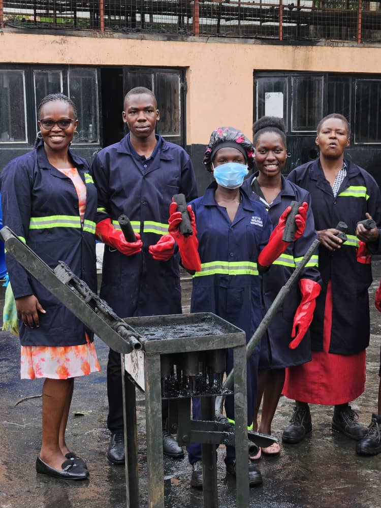 Mbuya2Network's tweet photo. We are unlocking new opportunities for Youth and Women in there communities as we continue with the Green Energy skills Training, Let's transform our lives and build a more sustainable future by shifting to clean cooking solutions #GreenEnergy #SDG7 #CleanEnergy #RenewableEnergy https://t.co/2g2rlof9Tk