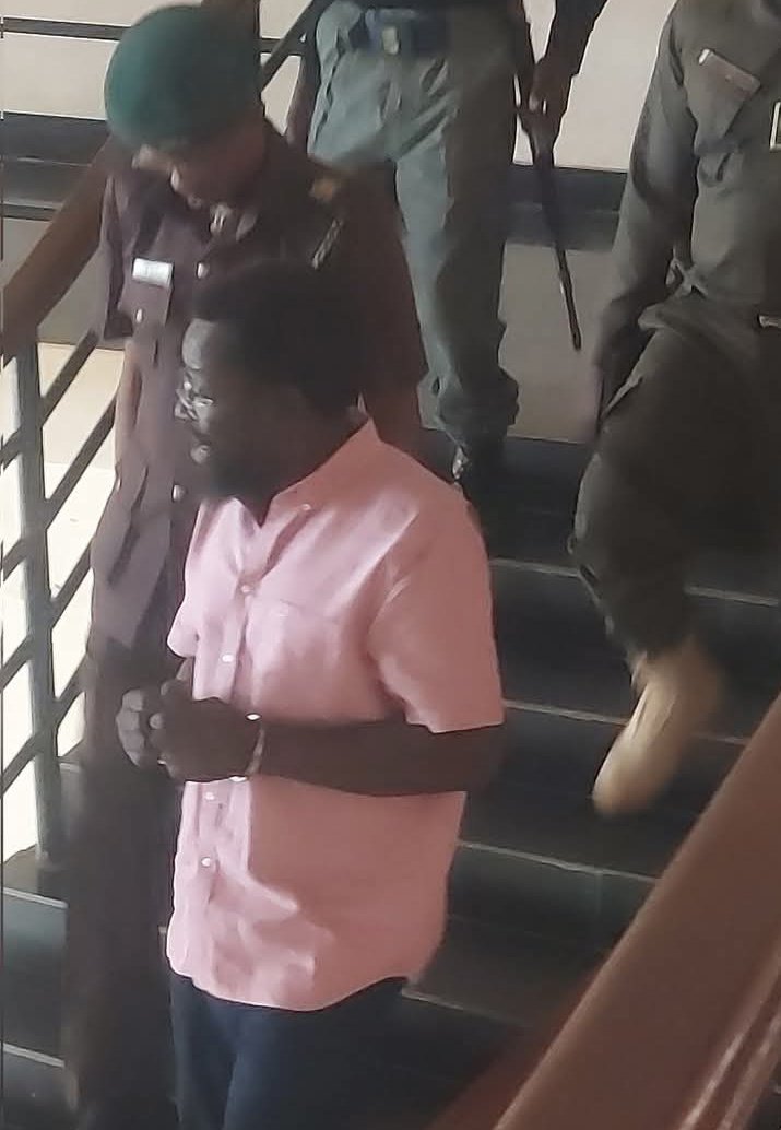 YagazieObi's tweet image. This is Nigeria, where criminals are revered and truth-bearers are chastised! #FailedState

Dele Farotimi N50m #FreeDeleFarotimiNow