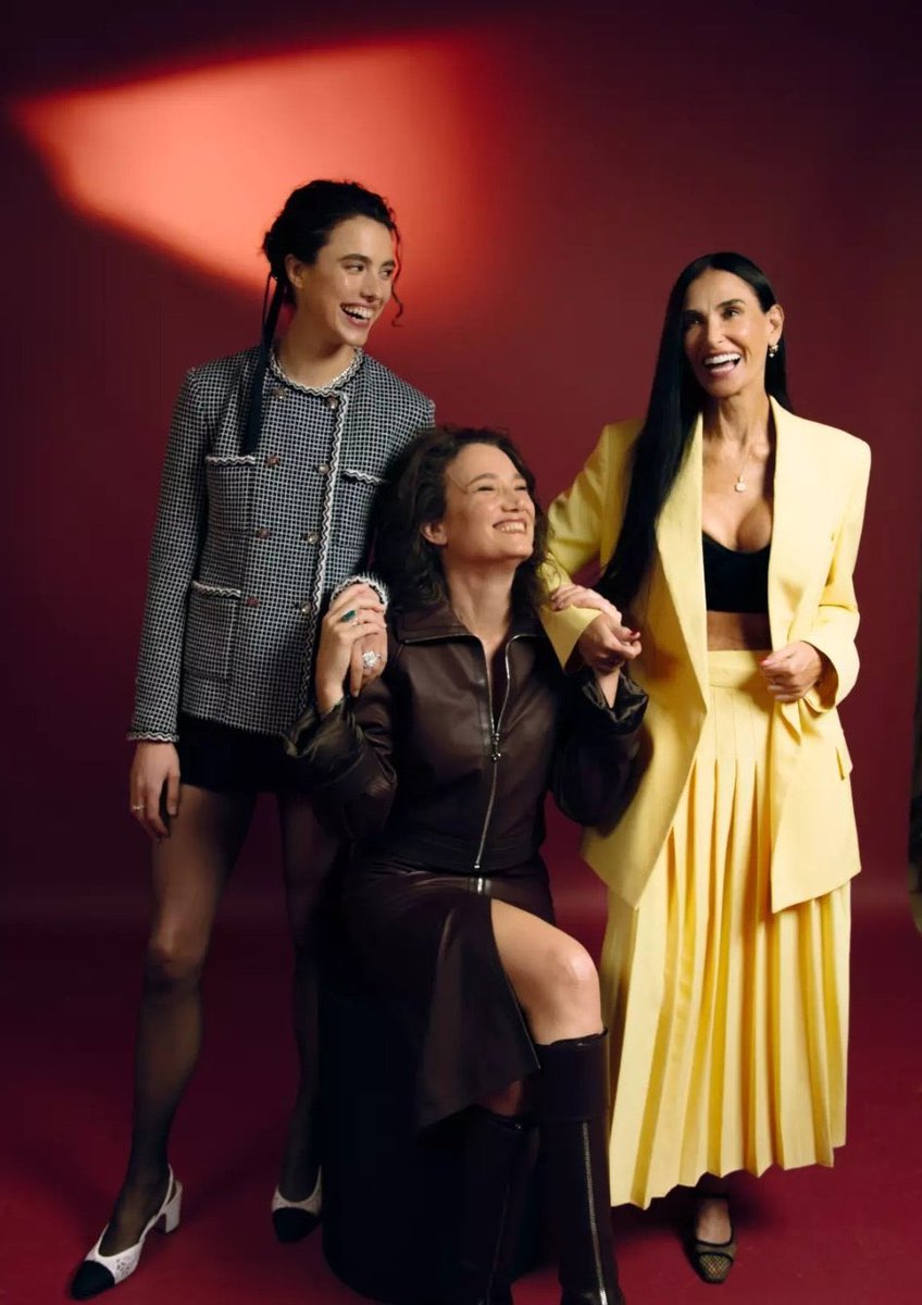 bestofmargaret's tweet photo. Congrats to Coralie Fargeat and Demi Moore for her nominations as well🩷 #GoldenGlobes https://t.co/Pfv0oDnbtQ