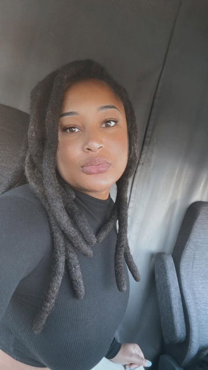DanielleJe62296's tweet photo. Can I get drive safe from you all please fan 🤩😍🇯🇲
#TruckDriver https://t.co/CRooPalvQl