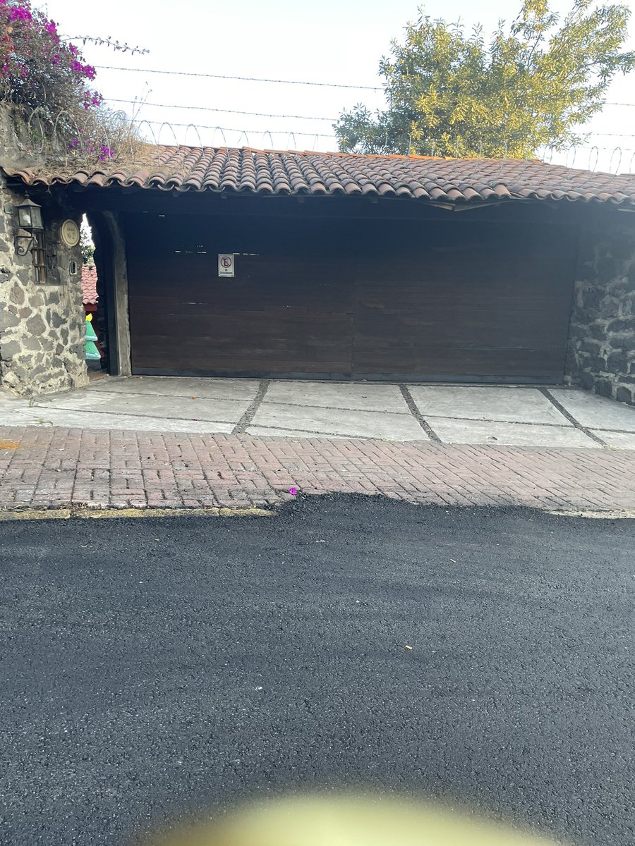 marceestrella's tweet photo. @ContrerenseOrg @CesacContreras soy de San Nicolás Totolapan y vinieron a pavimentar la calle de soledad a la altura del 1er panteón y enfrente de mi domicilio rompieron la orilla de la banqueta necesito lo arreglen https://t.co/rY7f5NGDWL