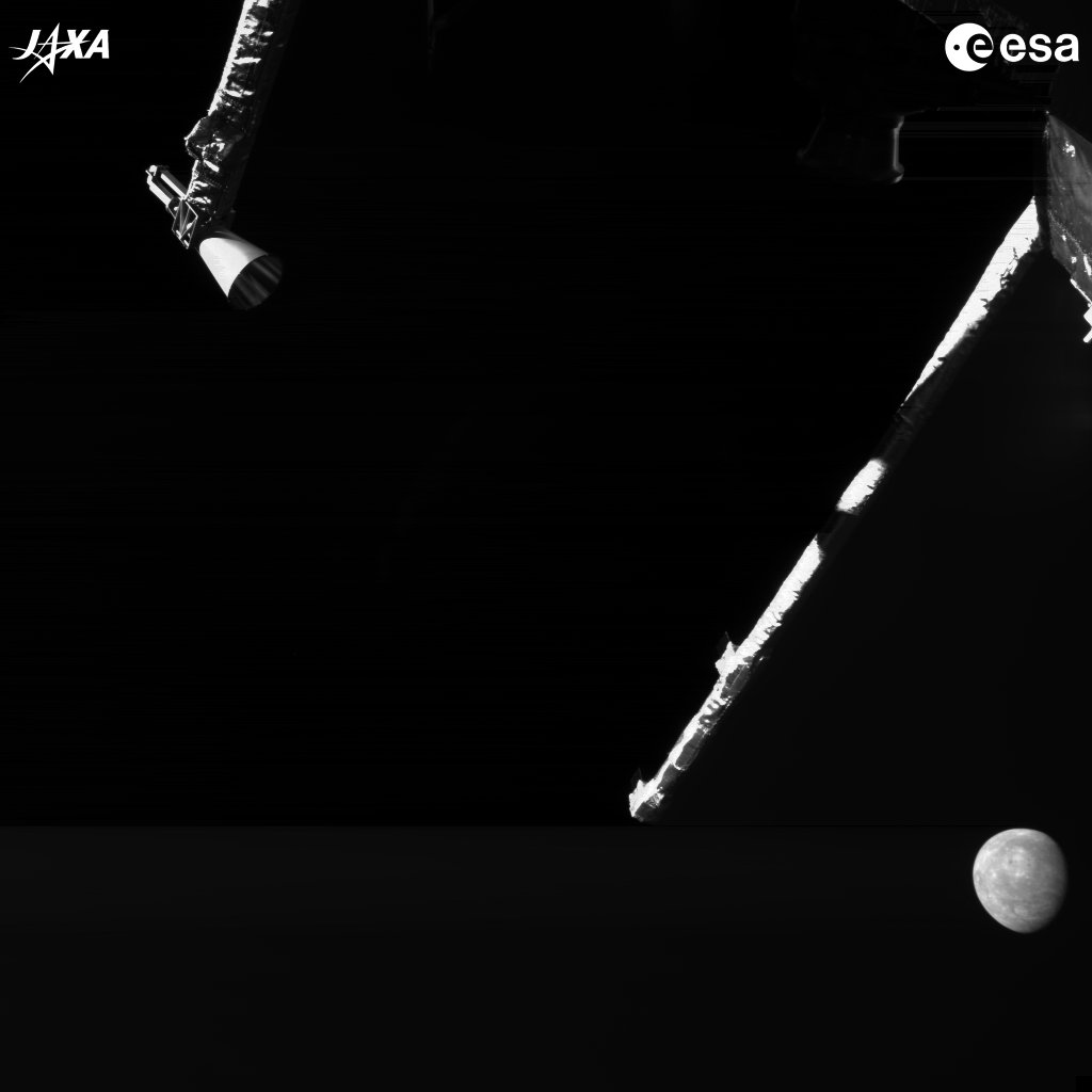DLR_de's tweet photo. Flyby um #Merkur! 🔥🛰️ Das DLR-Spektrometer MERTIS an Bord der ESA-JAXA-Sonde @BepiColombo hat erstmals die Oberfläche im mittleren Infrarotbereich untersucht. Die Messungen liefern neue Erkenntnisse zu Zusammensetzung, Mineralogie und Temperaturen.🚀ℹ️: https://t.co/o9bPjLAh5m https://t.co/RxKXgAJd1m