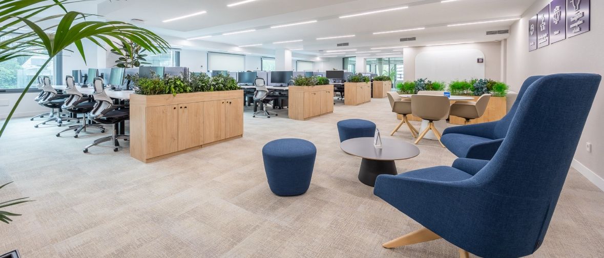 Muchas organizaciones están “cambiando de chip”
Se han dado cuenta de que sin un entorno adecuado, es IMPOSIBLE trabajar al máximo rendimiento
En este replanteamiento de espacios, la arquitectura #biomimética y la #biofilia, cada día adquieren más valor 🔗 plugandgo.es/arquitectura-c…