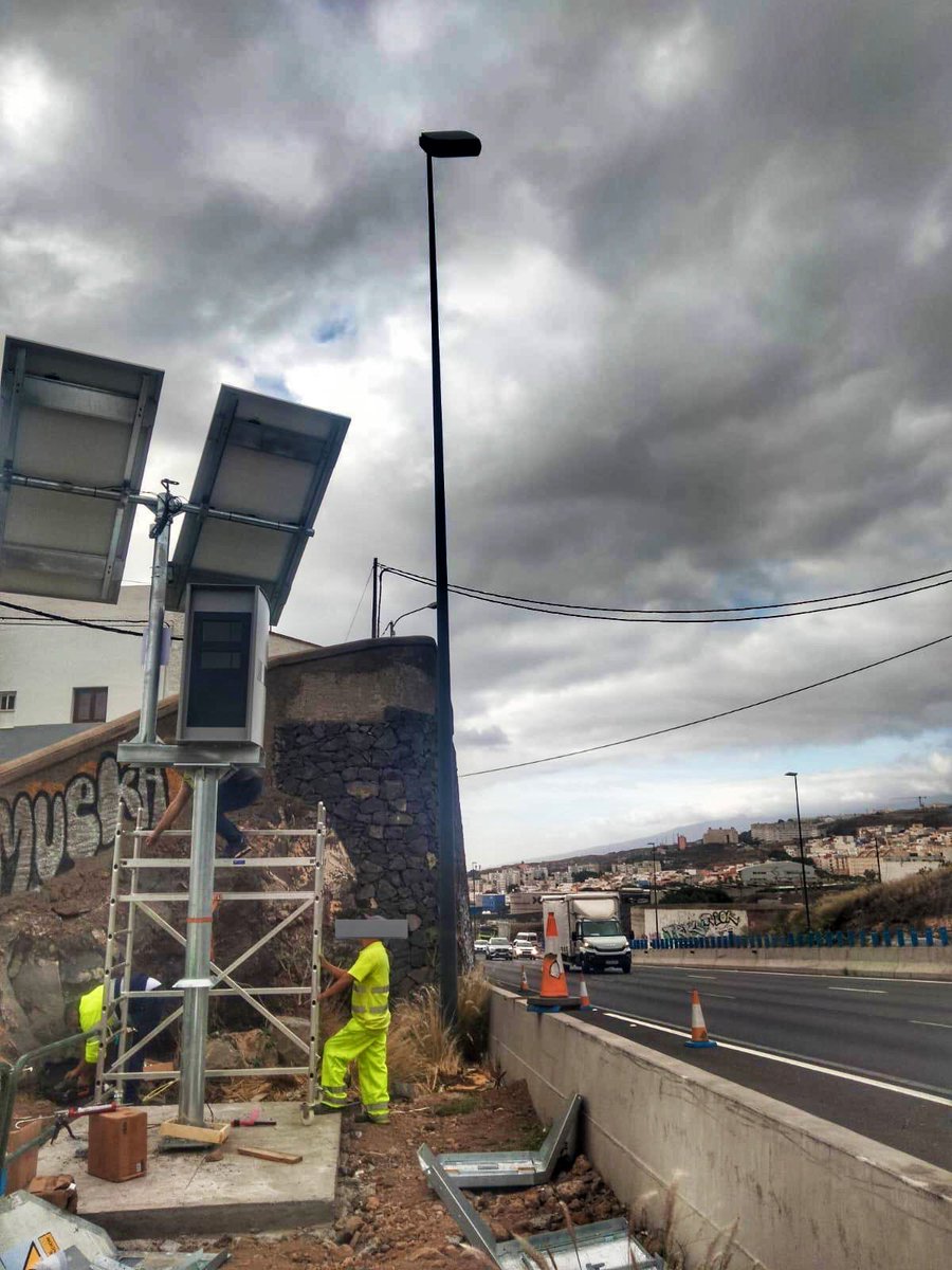 La <a href="/DGTes/">Dir. Gral. Tráfico</a> en Tenerife les desea,
Feliz Navidad 🎄 

#CarreterasTF #TF2 📸