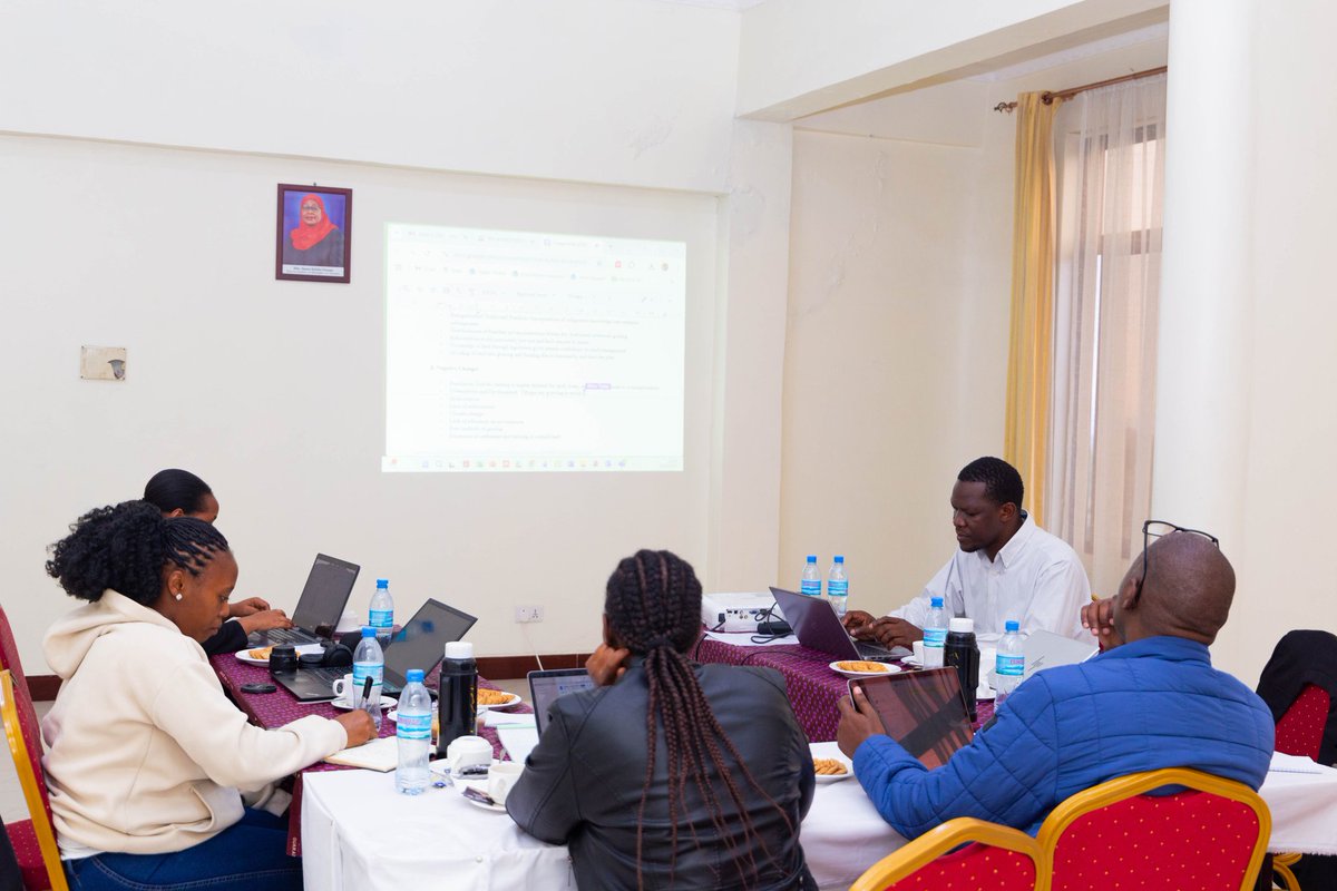 testecosystems's tweet photo. Last week, we had an inspiring two-day workshop with Dr. Tutilo from CABI! Together, we explored ways to harness Traditional Ecological Knowledge (TEK) in Tanzania to promote sustainable agriculture, conserve biodiversity, and build climate resilience. 💚 https://t.co/dcAfYRe7fX
