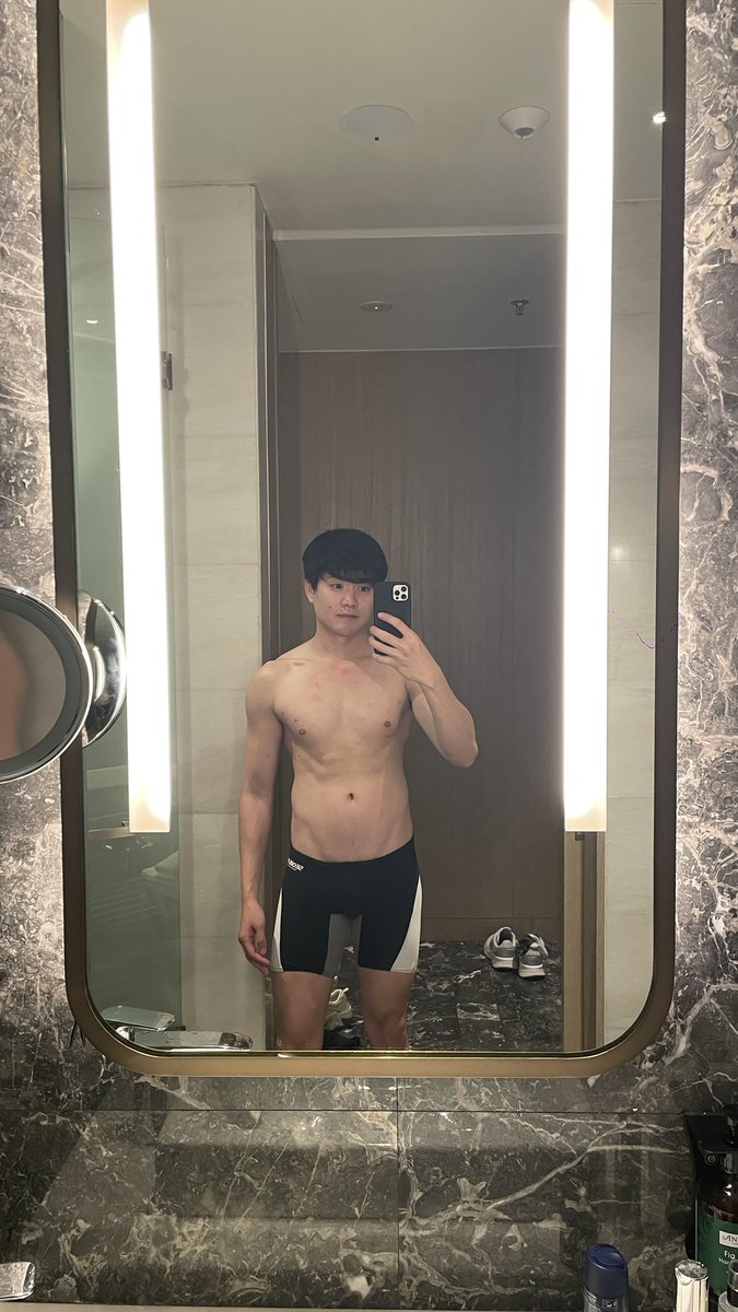 DohciiDoh's tweet photo. Mirror selfie late 2024 https://t.co/WQCINI6Har