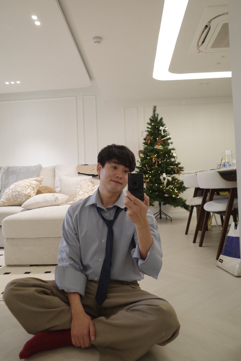 DohciiDoh's tweet photo. Mirror selfie late 2024 https://t.co/WQCINI6Har