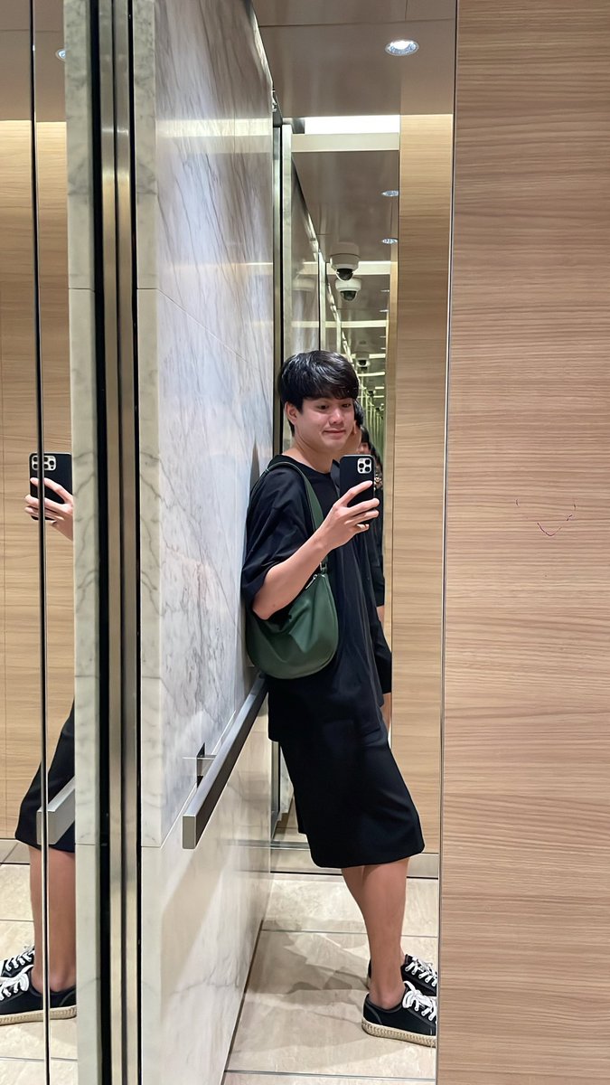 DohciiDoh's tweet photo. Mirror selfie late 2024 https://t.co/WQCINI6Har