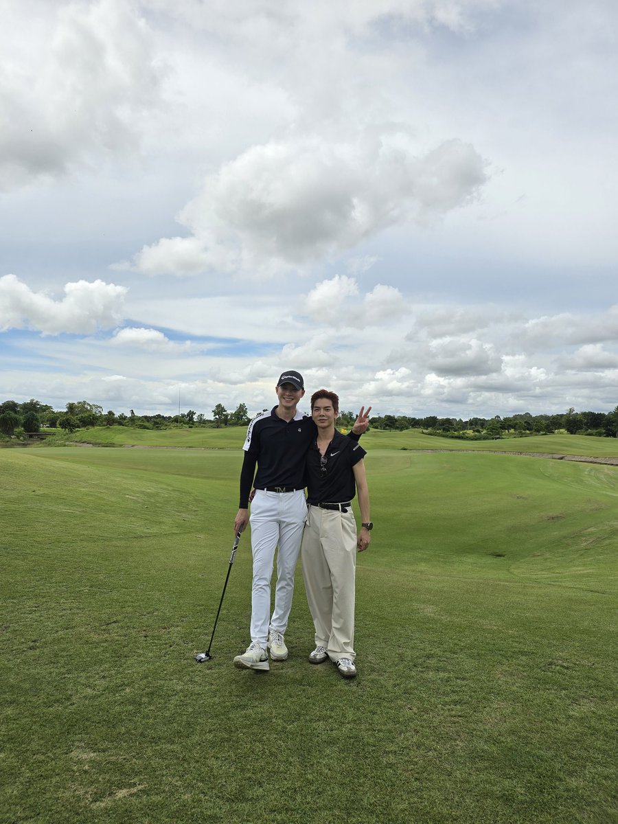 tormorkaomuang's tweet image. จบแล้วสินะ รู้สึกผูกพันไปแล้วด้วย กับ MUMUTOFU STORY บอกเลยว่าเป็นการทำงานที่สนุกมาก ถึงจันทร์ต่อไปจะไม่มีแล้วก็ไม่เป็นไรนะ ฉันเชื่อว่า มมตห จะอยู่ในความทรงจำเราตลอดไป

ขอบคุณดองแฟค และอะไรก็ตามที่ให้ฉันได้มาเป็นส่วนหนึ่งของ มมตห นะ ❤️

MMTF ON PAR
#MUMUTOFUepFinal