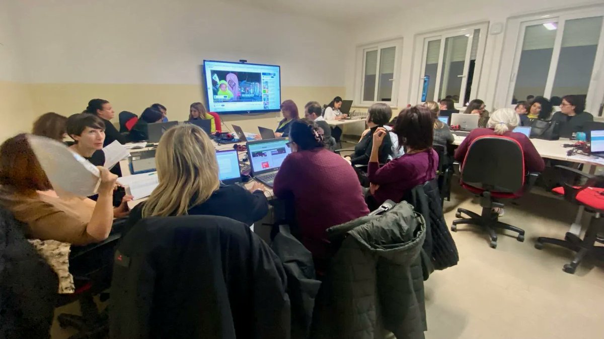 metisnews2's tweet photo. 💻 A Scuola di Innovazione a Montepaone. #ScuolaDigitale #InnovazioneDidattica #TecnologiaEducativa #RealtàAumentata #Metaverso #CodingUnplugged #CloudComputing #Gamification #ApprendimentoSituato #FormazioneDocenti ↓ https://t.co/lq3sHVCn6Y https://t.co/nvcap3f5Rg