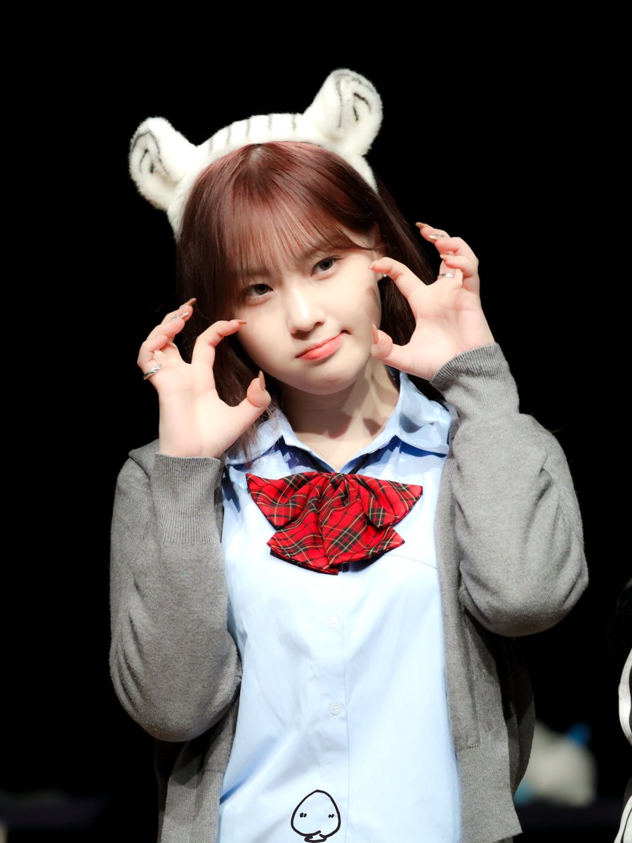 peachy426's tweet photo. 241203 애플뮤직 HQ

어흥🐯🤍

#케플러 #Kep1er #김채현 #채현 #KIMCHAEHYUN #CHAEHYUN #キムチェヒョン https://t.co/1LXiOCo2Nk