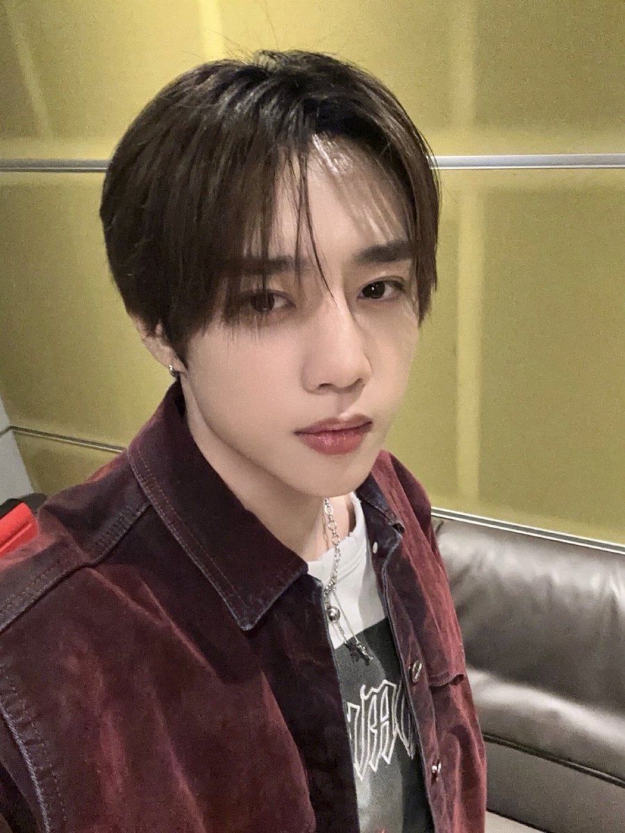 THEBOYZ_officl's tweet photo. 아이돌 라디오 시즌4 DJ 완료🦝

누가 뭐라 해도 더비들의 청춘이고 우주는 선우뿐이야🛸

#THEBOYZ #더보이즈
#SUNWOO #선우 https://t.co/0OcqhKtd5V