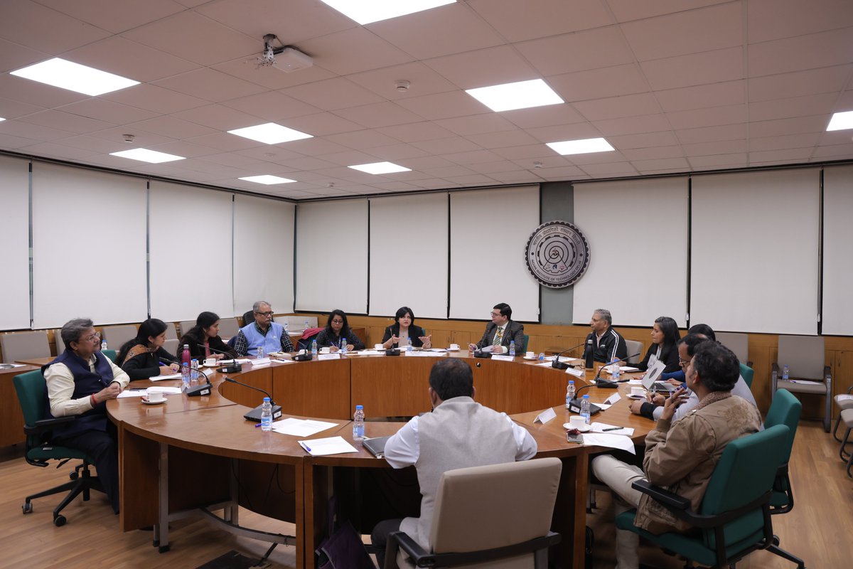 driiv_delhi's tweet photo. Breaking Ground on Sustainable Plastic Waste Management! 
The 1st Inter-Cluster Collaborative Meet on 'Sustainable Plastic Waste Management' under the aegis of the Office of the Principal Scientific Adviser to GoI brought together leading minds to address India's plastic challenges in light of the Plastic Waste Management (Amendment) Rules, 2024 (#MOEFCC). Discussions addressed critical challenges in collection, sorting, recycling technologies, and end-of-life solutions, with a focus on integrating circular economy practices to combat the plastic waste crisis.
The session was chaired by @DrVishalChoudh3  (Scientist 'F', O/o the PSA to the GoI), featured representation from various S&T Clusters.
The event saw dynamic participation from academia, industry, and startups from the plastic value chain. The session : 1. Emphasized the criticality of science-led interventions for circular economy solutions, 2. Advocated for fostering inter-cluster synergies to amplify impact across sectors.

@PrinSciAdvGoI @ShipraDRIIV @priya_nagaraj1 @AIPMAINDIA @BASF @ficci_india @mrai_india @Miranda @mirandahouse_ @teriin @ClusterPune @CSIR_NPL @RICH_Hyd @BCKIC @BeSTCluster @PI_RAHI @jckic_jodhpur