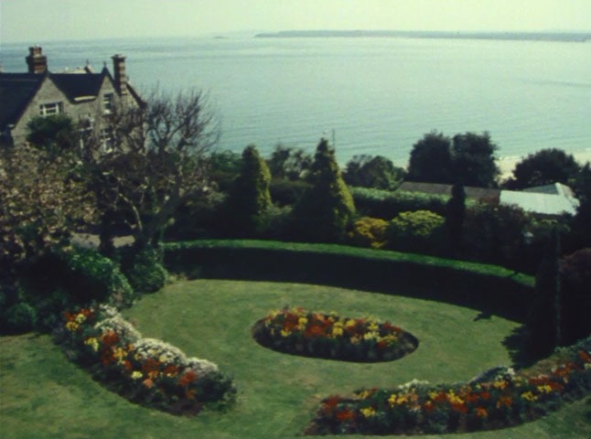 [⚠️ Complet. Mais il y a toutefois toujours des places qui se libèrent à la dernière minute 😉 ]

« Les lieux de Virginia Woolf » 
de Michelle Porte (42mn)
Mercredi 11 décembre 2024 à 18h30
Auditorium <a href="/BNUStrasbourg/">BNU</a> 
ℹ️ 
lelieudocumentaire.fr/projection/les…