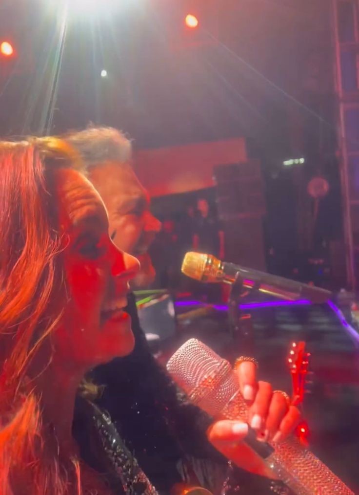 luciernagax28's tweet photo. Hay globitos en mi perfil 🥳🎂🫰nada me haría más feliz 😀 que recibir sus saludos mis personas favoritas 🥹🥹🫰por favor @LuceroMexico  @MijaresOficial  @AlmaShowMx 

Los amo tanto 💕✨ 
Hoy sería un día muy bendecido 😁 si me felicitan @LuceroMexico @MijaresOficial @AlmaShowMx https://t.co/UUfSyWIHot