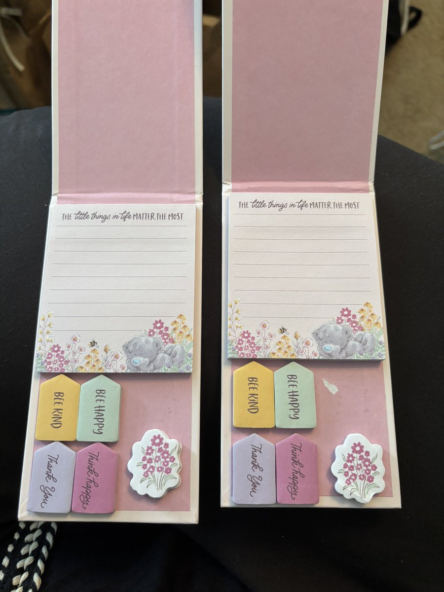 nykjb's tweet photo. @cardfactoryplc What I ordered compared to what has been received. Not happy at all! https://t.co/FEPPZGnsGW