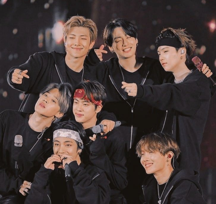 BTS BTS BTS 
BTS PAVED THE WAY 
HISTORY MAKERS BTS