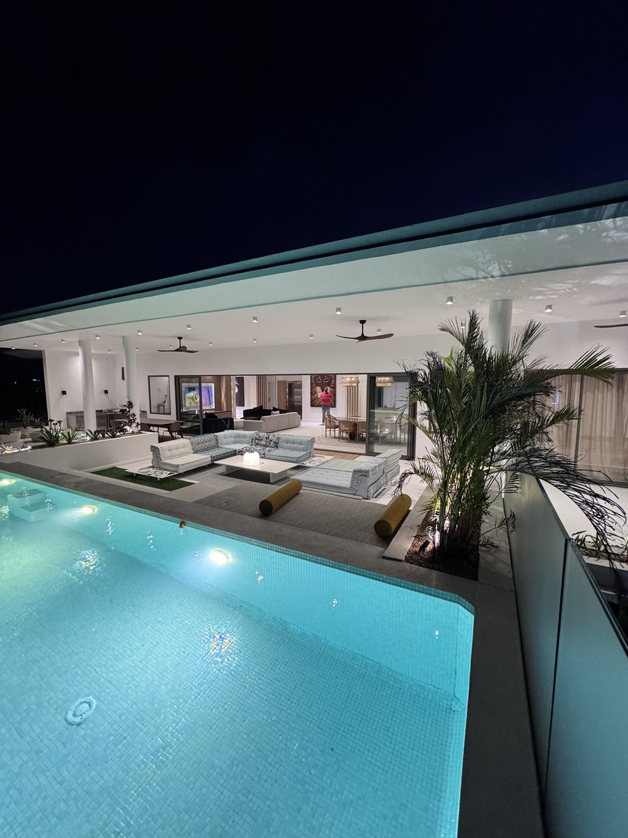 The penthouse so big you can barely see me stood there 👀